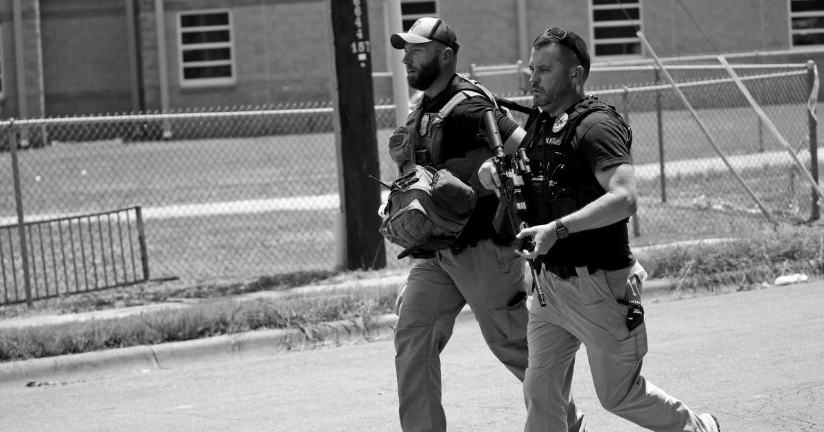 Federal {agents|brokers} entered Uvalde {school|faculty|college} to kill gunman {despite|regardless of} {local|native} police initially asking them {to wait|to attend}